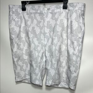 Rountree and York White and Gray Leaf Print Shorts